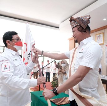 Adnan Lantik Frederick Victor Palimbong Jadi Ketua PMI Torut