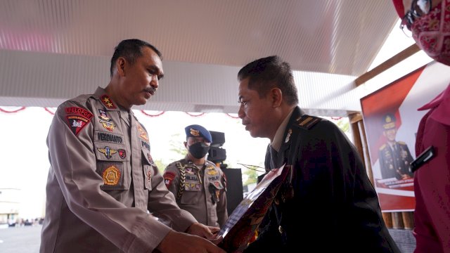 Kapolda Irjen Pol Verdianto I. Bitticaca Memimpin Langsung Wisuda Purna Bakti 38 Personil Polda Sulbar (Istimewa)