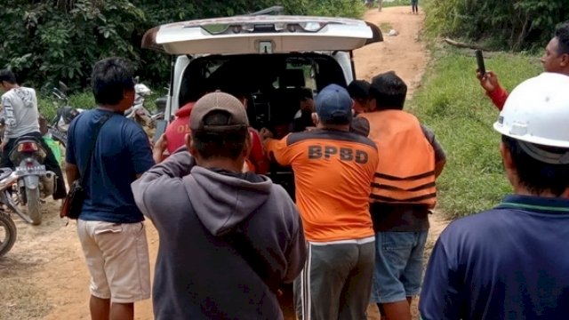 Keterangan foto:Tiga korban kelotok terbalik akhirnya ditemukan Tim SAR dalam keadaan meninggal dunia.