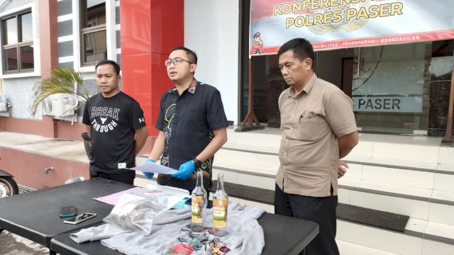 Kasat Reskrim Polres Paser, AKP Gandha Syah Hidayat Memimpin Pres Rilis (Istimewa)