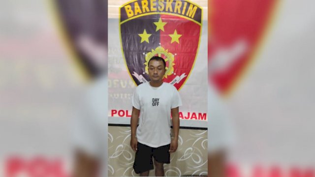 MJ Polisi Gadungan Saat Diamankan di Polsek Penajam (Istimewa)