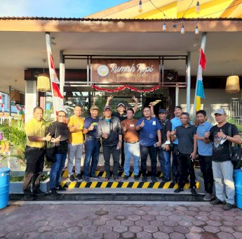 Hadiri Pelantikan KKS Timika, Bupati Soppeng dan Rombongan Nikmati Kopi Amungme.