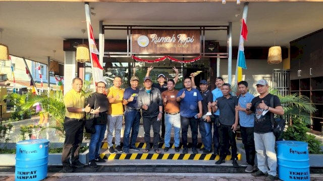 Bupati Soppeng H. Andi Kaswadi Razak Bersama Rombongan Dirumah Kopi Amungme Timika.(Istimewa)