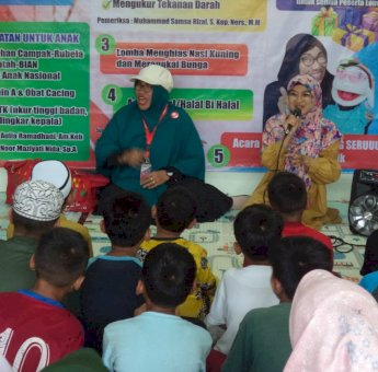 Semangat HUT RI ke-77, Enik Mintarsih Dongengkan Anak-Anak Warga Komplek Permata Bunda