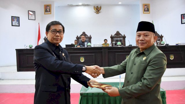 Pemda Luwu Utara dan DPRD Luwu Utara menandatangani KUA-PPAS APBD 2023.