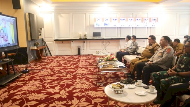 Sekertaris Daerah Provinsi Sulsel Abdul Hayat Gani, bersama unsur Muspida saat mengikuti Rapat Koordinasi Pengendalian Inflasi Daerah, Selasa (30/08/2022). (Istimewa)