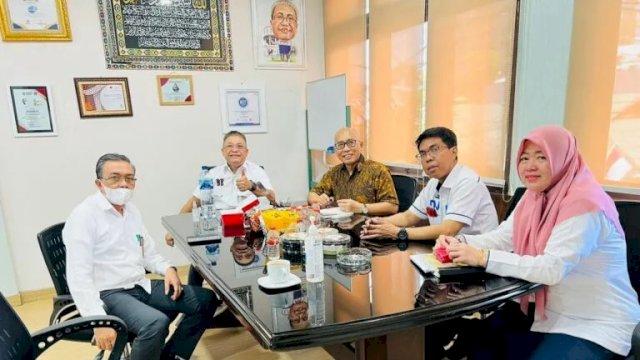 Direktur Utama PDAM Kota Makassar Beni Iskandar, saat menerima Direksi BPR Perseroda. (Istimewa)