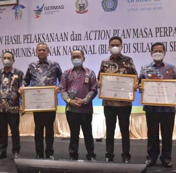 Tertinggi dan Tercepat Cakupan BIAN, Pemkab Pinrang Terima Penghargaan