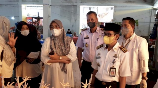 Ket gam: Kegiatan Operasi pasar beberapa waktu lalu di Pasar tradisional Kota Parepare