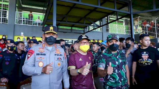 Ket : Taufan Pawe bersama Kapolda Sulsel dan Pangdam XIV Hasanuddin (Istimewa)