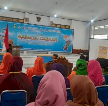 Erna Rasyid Taufan Tunjukkan Kepedulian Terhadap Pelestarian Bahasa Daerah