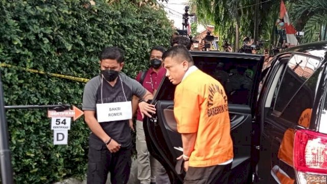 Ferdy Sambo Saat Rekonstruksi Kasus Brigadir J Di Rumah Komplek Polri Duren Tiga Jakarta Selatan (Foto:Wahyu Widodo republiknews.co.id)