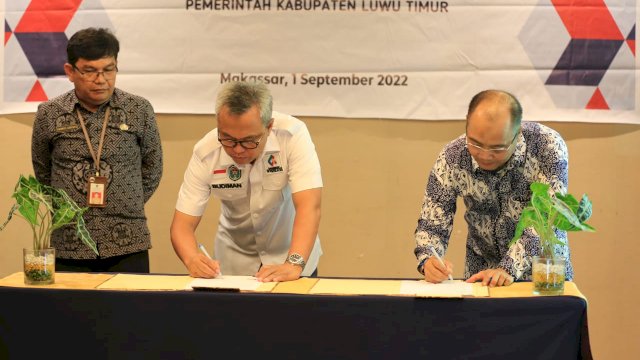 Bupati Luwu Timur, Budiman teken MoU dengan PT. Telkom Indonesia wujudkan layanan satu data.