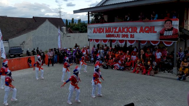 Ket : Suasana pelaksanaan lomba kreasi senam maumere di sekretariat Alam Foundation (Foto : Istimewa)