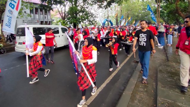 Kegiatan Jalan Gembira mengelilingi Kampus Unhas, Ahad (04/09/2022). (Istimewa)