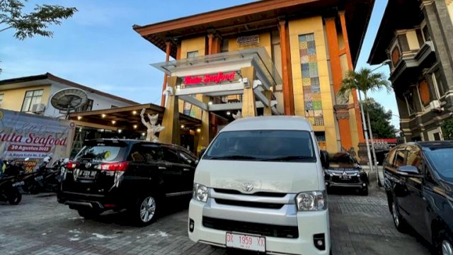 Restoran Kuta Seafood yang terletak di Jalan Raya Kuta Nomor 2, Badung, Bali. Restoran ini menyajikan makanan khas Makassar. (Istimewa)