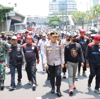 Unras Buruh Terkait BBM Berjalan Damai, TNI – POLRI Kawal Long March ke DPR RI