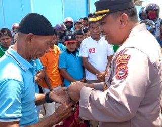 Dampak Kenaikan BBM, Kapolres Muna Tindak Lanjuti Instruksi Kapolri Beri Bantuan ke Masyarakat