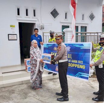 Kanit Regident Samsat Soppeng Pimpin Bakti Sosial Jelang HUT Polantas