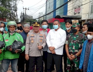 Mahasiswa, Pemkot dan TNI/Polri di Bekasi Bagikan Sembako ke Ojek Online
