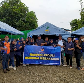 Peduli, Partai NasDem Balikpapan Salurkan Bantuan Untuk Korban Kebakaran