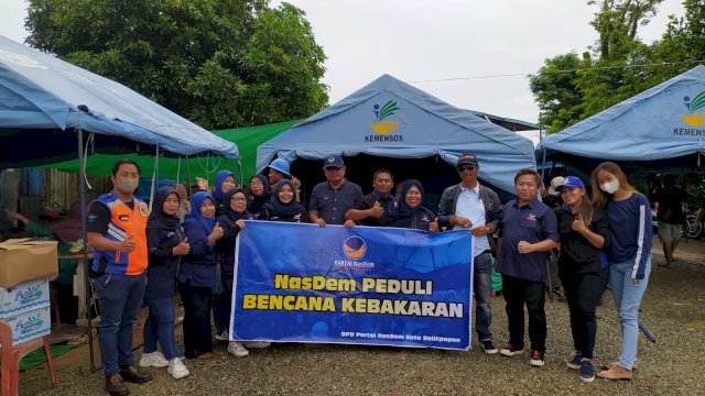 Kader Partai Nasdem kota Balikpapan Salurkan bantuan Untuk Korban Kebakaran di di Lokasi Pandang Sari dan Gunung Polisi, Kecamatan Balikpapan Barat.(Istimewa)