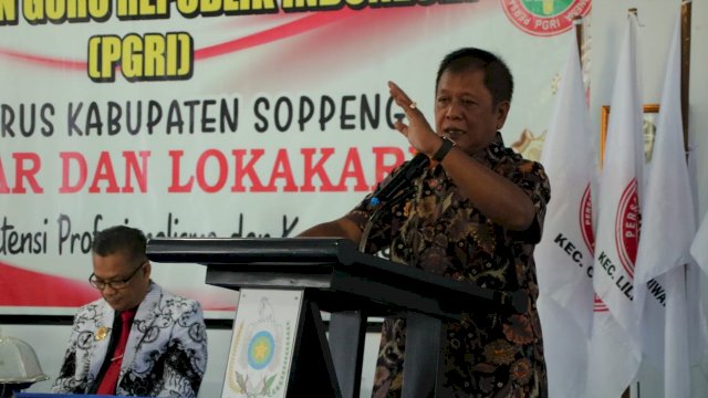 Bupati Soppeng Andi Kaswadi Razak, menyampaikan sambutan pada pembukaan Semiloka PGRI Kabupaten Soppeng, Sabtu (10/09/2022). (istimewa)