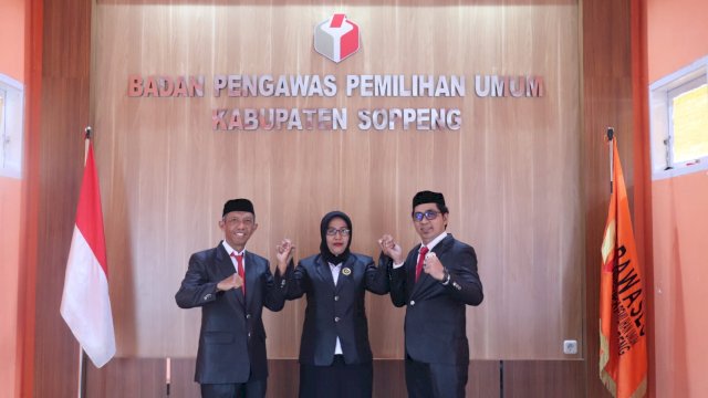 Ketua dan Anggota Bawaslu Kabupaten Soppeng. (Istimewa)