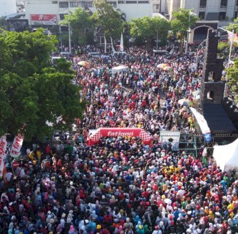 Ganjar Pranowo Lepas Peserta Jalan Sehat Pra Muktamar ke-48 Muhammadiyah