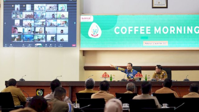 Gubernur Sulsel Andi Sudirman Sulaiman, memberikan arahan saat rapat Coffee Morning bersama para ASN, Senin (12/09/2022). (Istimewa)