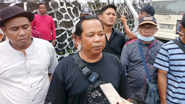Masyarakat Desa Puan Cepak di depan Kantor Dinas Perkebunan Kalimantan Timur jalan MT Haryono, Kota Samarinda. (Istimewa)