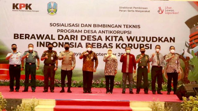 Ketua KPK Firli Bahuri, berfoto bersama Forkopimda Jatim usai Sosialisasi Anti Korupsi. (Foto: Istimewa)