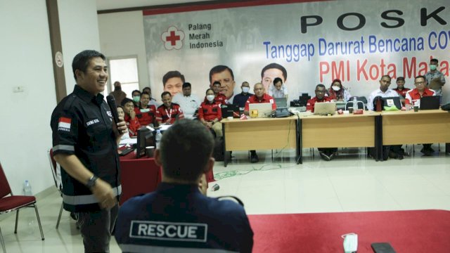 Ketua PMI Kota Makassar Syamsu Rizal (Deng Ical) memberikan sambutan saat menerima peserta Lokakarya dan Sertifikasi Kompetensi SDM PMI bidang kesehatan regional Indonesia Timur, di Markas PMI Kota Makassar, Jalan Kandea, Kamis (15/09/2022). (Istimewa)