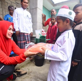 Sambangi Pesantren Ulil Albab, Bupati Luwu Utara Serahkan Bantuan Untuk Santri