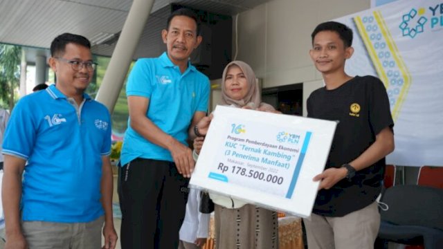 YBM PLN IUP Sulselrabar memberikan bantuan dalam rangka HUT ke-16. (Dok. PLN)