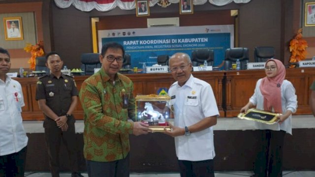 Bupati Jeneponto Iksan Iskandar saat membuka Rakorda bersama Badan Pusat Statistik. (Ist)