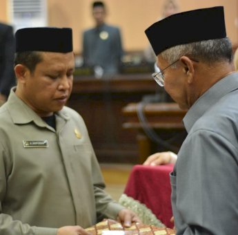Pemkab Jeneponto Serahkan Ranperda Perubahan di Paripurna DPRD Jeneponto