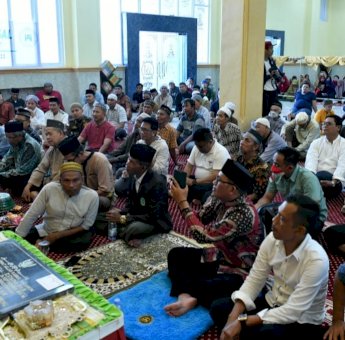 Gubernur Sulsel Salat Ashar dan Resmikan Masjid Darul Falah di Kelurahan Rappojawa Makassar
