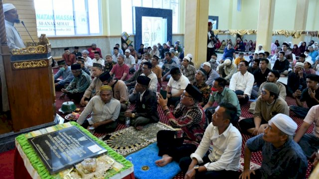 Gubernur Sulsel Andi Sudirman Sulaiman, memberikan sambutan saat meresmikan Masjid Darul Falah Kota Makassar. (Istimewa)