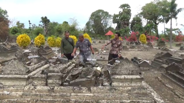 Makam keluarga Sultan Hasanuddin Raja Gowa ke-16 yang juga Pahlawan Nasional, di Kompleks Makam Kassibumbung di Desa Punaga, Kecamatan Mangarabombang, Kabupaten Takalar, terancam hilang akibat Abrasi Pantai. (Istimewa)
