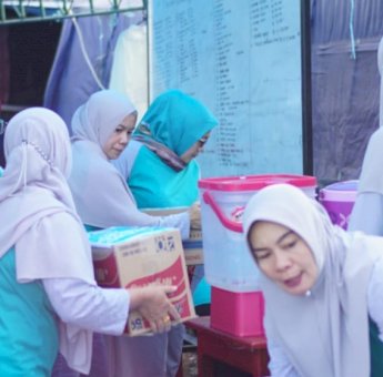 IKVI Serahkan Bantuan untuk Korban Kebakaran di Sorowako