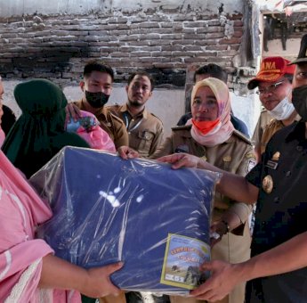 Andi Sudirman Tinjau dan Beri Bantuan Korban Kebakaran di Rappokalling Timur