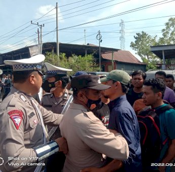 BREAKINGNEWS: Tolak Eksekusi Lahan, Ribuan Warga di Jeneponto Tutup Jalan Trans Sulawesi