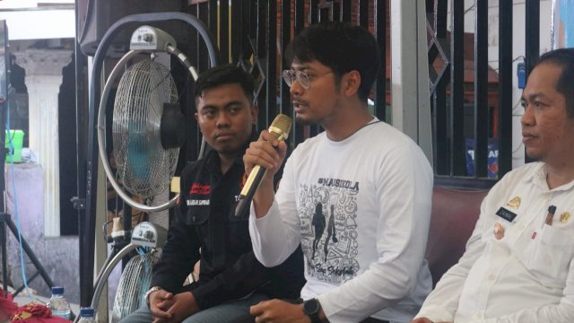 Ketua KONI Kota Makassar, Ahmad Susanto (kiri) dan Founder Massikola Udin Shaputra Malik (tengah) saat menyampaikan gagasan di tengah-tengah diskusi. (Dok. Istimewa)