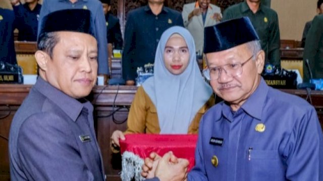 Bupati Jeneponto Iksan Iskandar, saat menghadiri Paripurna TK II. (Istimewa)