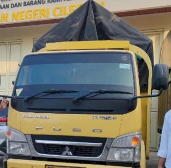 Tersangka Beserta Truk Modifikasi Kasus Penyalahgunaan BBM Subsidi Diserahkan ke Kejati Banten