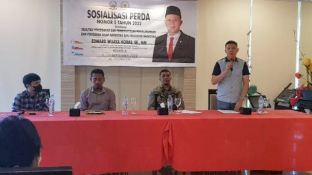 Anggota DPRD Sulawesi Selatan, Edward Wijaya Horas saat menyosialisasikan Perda Nomor 5 Tahun 2022 di RM Golden Suki, Jalan Sultan Hasanuddin, Makassar, Sabtu (10/9/2022). (Foto: Istimewa)