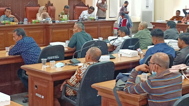 Suasana RDP DPRD Sulsel terkait sejumlah masalah aktivitas tambang yang dilakukan PT PDS di Luwu Timur, Kamis (15/9/2022). (Foto: Istimewa)