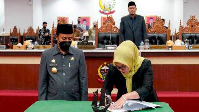 Suasana rapat paripurna DPRD Sulsel terkait usulan nota keuangan untuk APBD Perubahan 2022, Kamis (15/9/2022). (Foto: Istimewa)