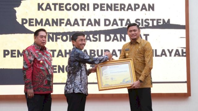 Pemkab Gowa menjadi salah satu daerah yang menerima penghargaan BKN Wilayah Regional IV melalui BKN Award 2022. (Foto: Humas Pemkab Gowa)
